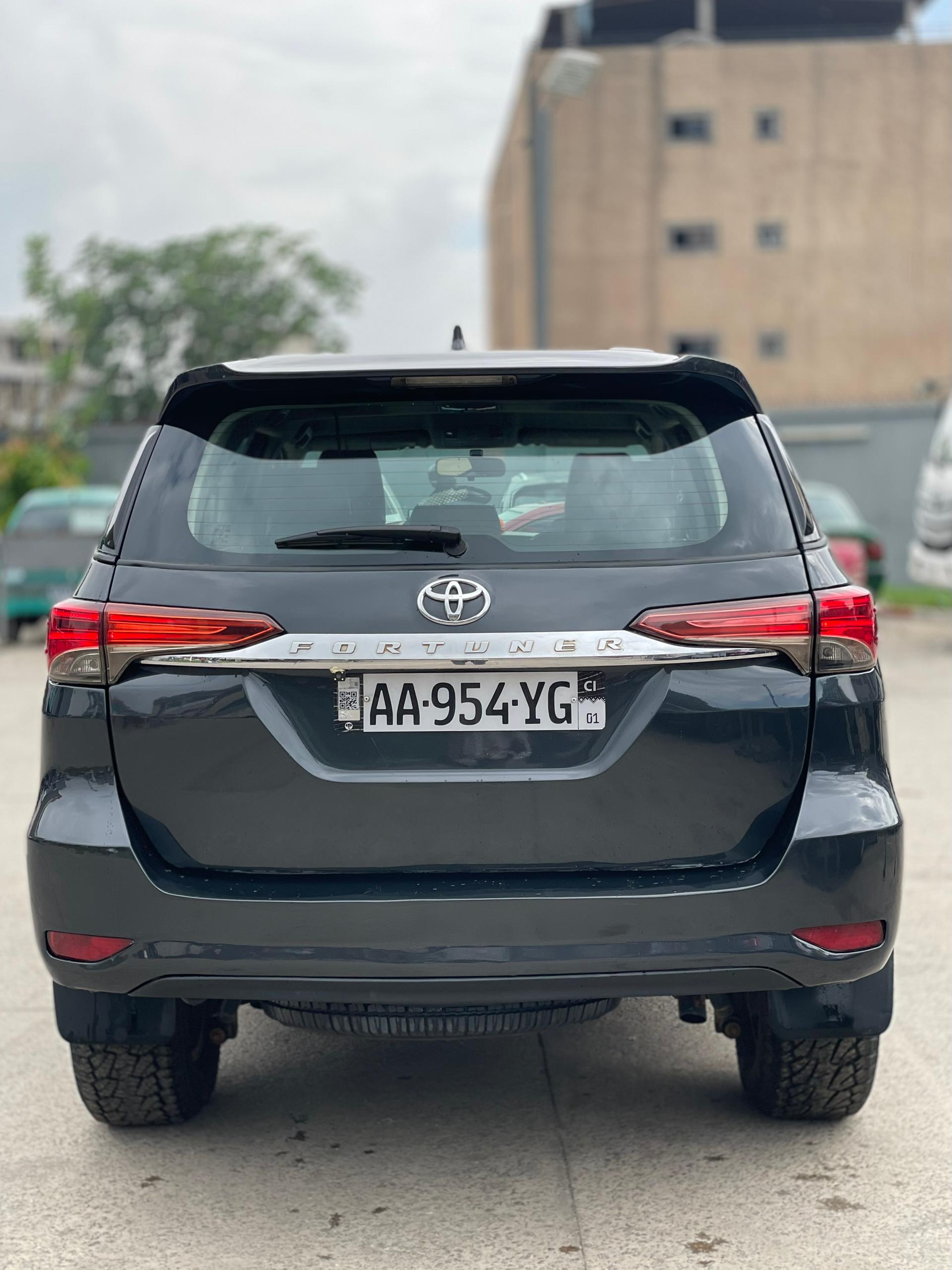 TOYOTA FORTUNER